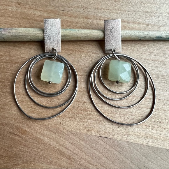 Artisan Jewelry - Artisan silver concentric circle dangle earrings with square green stone